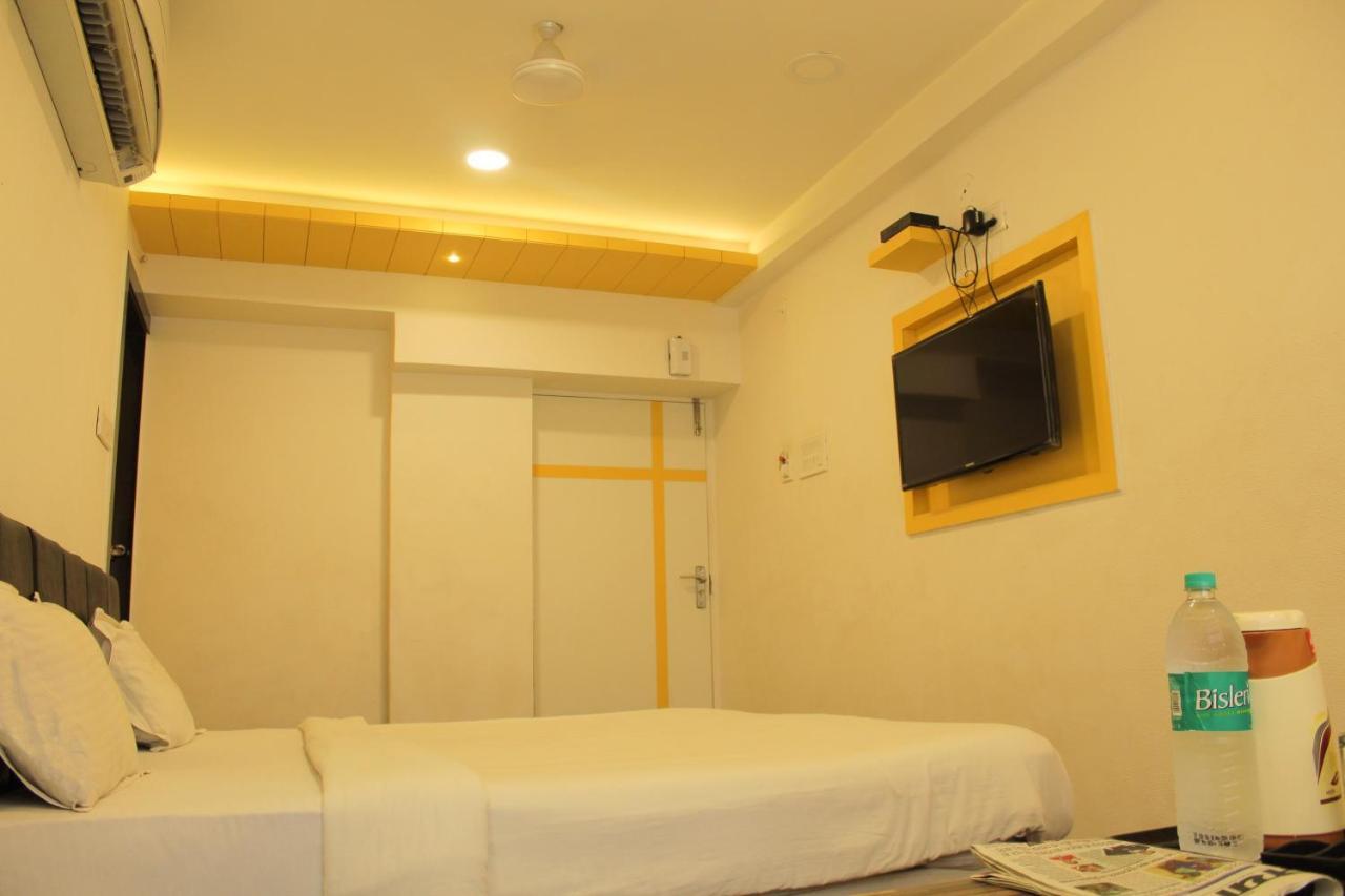 Hotel Maa Sharda Индаур Экстерьер фото